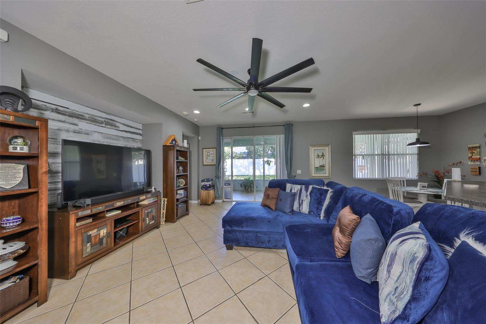 Image 7 of 46 For 11806 Holly Crest Lane