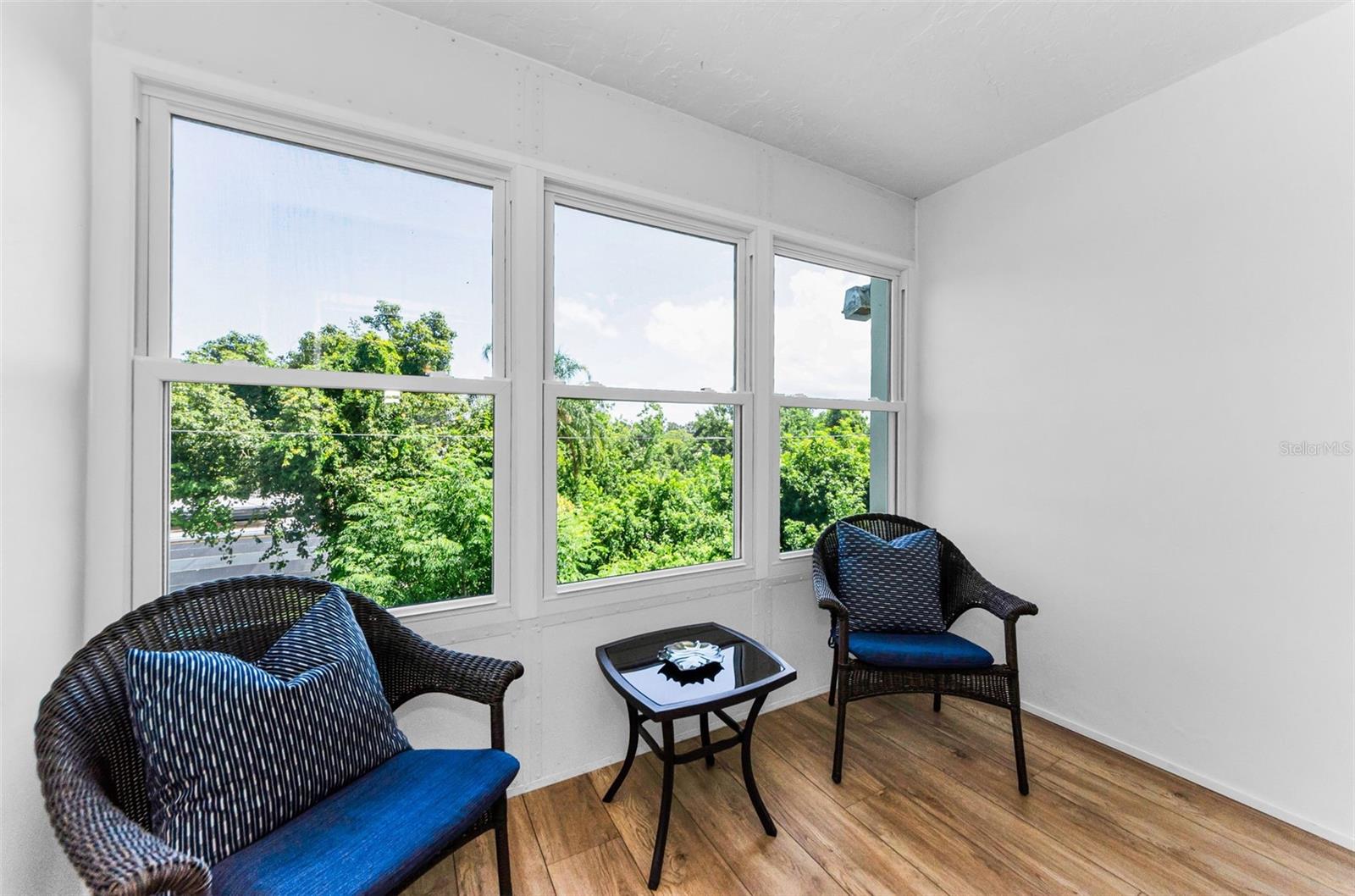 Image 11 of 64 For 952 Virginia Street 303