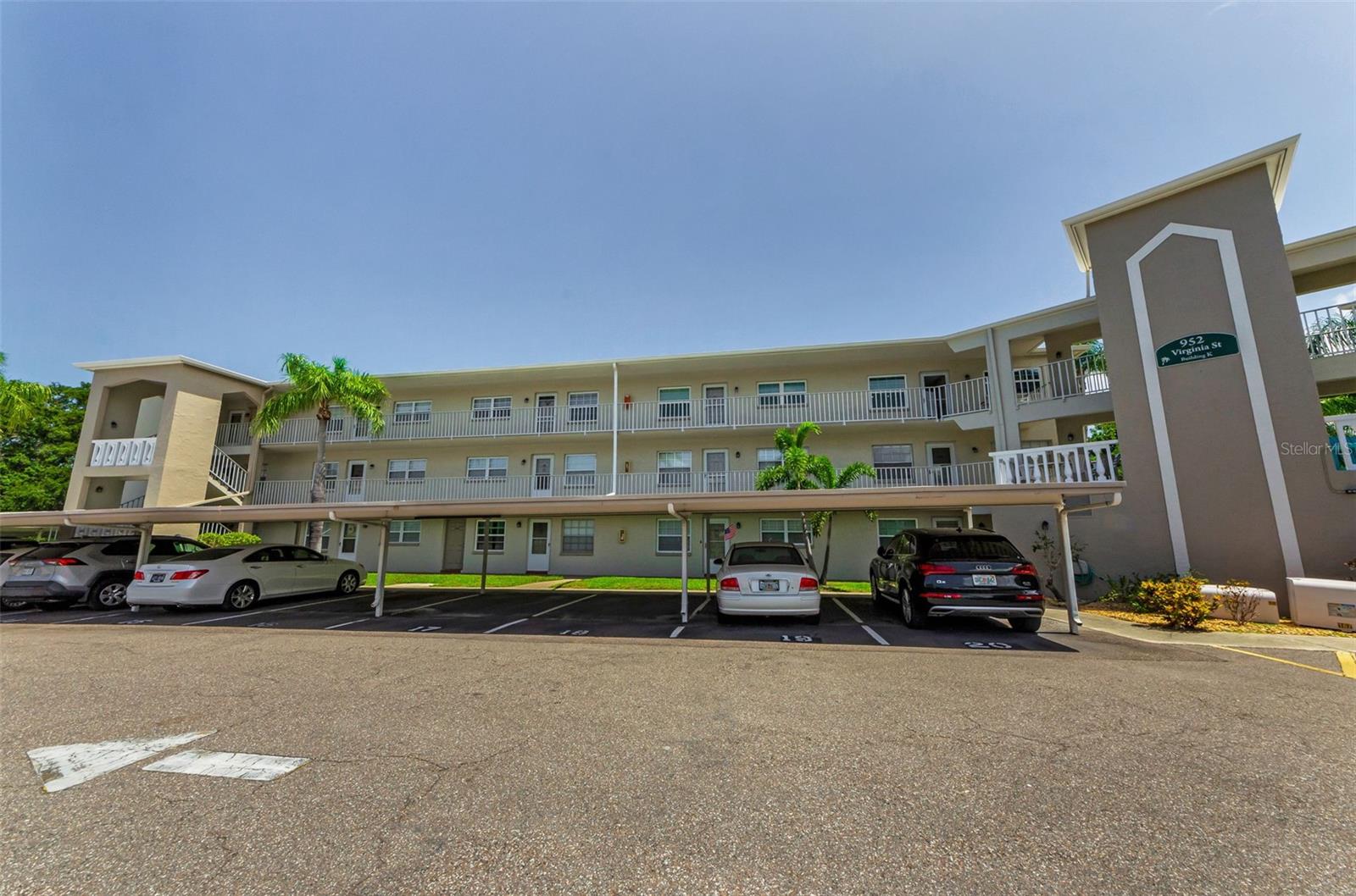 Image 16 of 64 For 952 Virginia Street 303