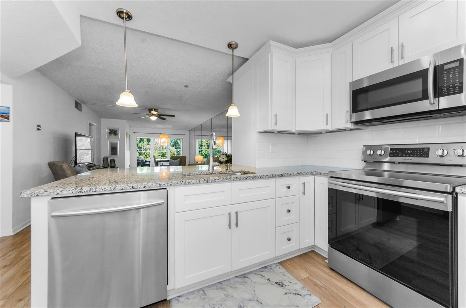 Image 28 of 64 For 952 Virginia Street 303