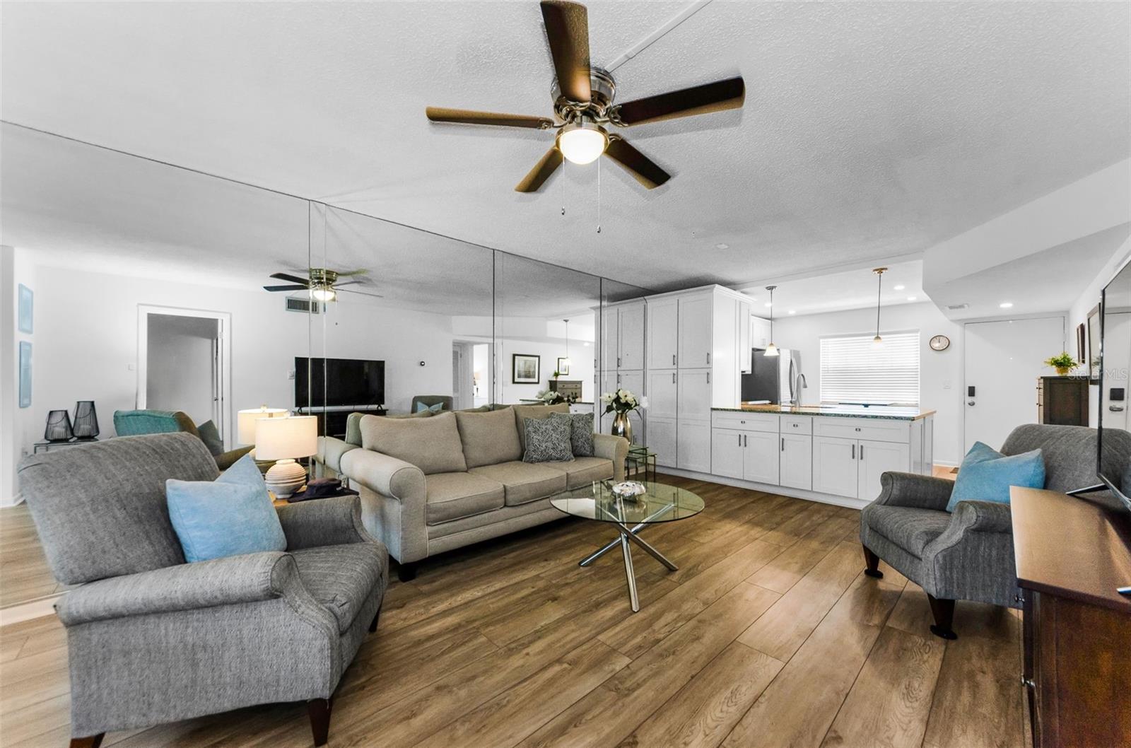Image 3 of 64 For 952 Virginia Street 303