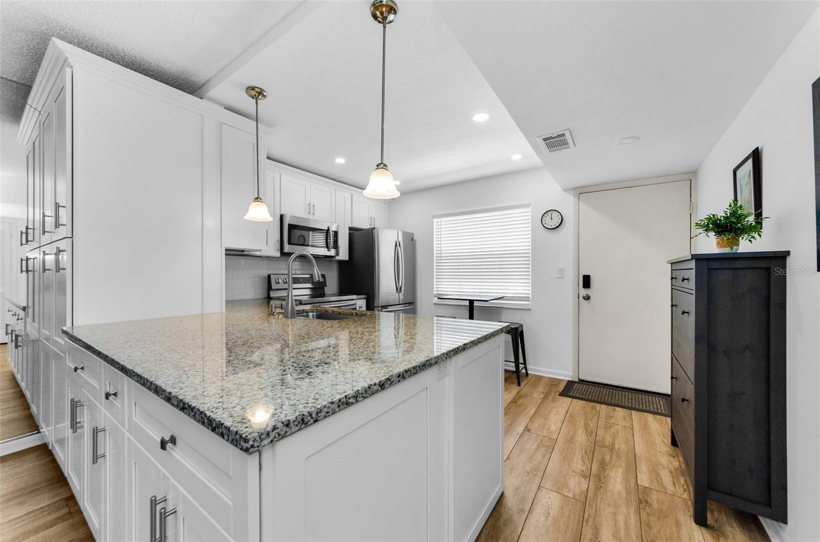 Image 6 of 64 For 952 Virginia Street 303