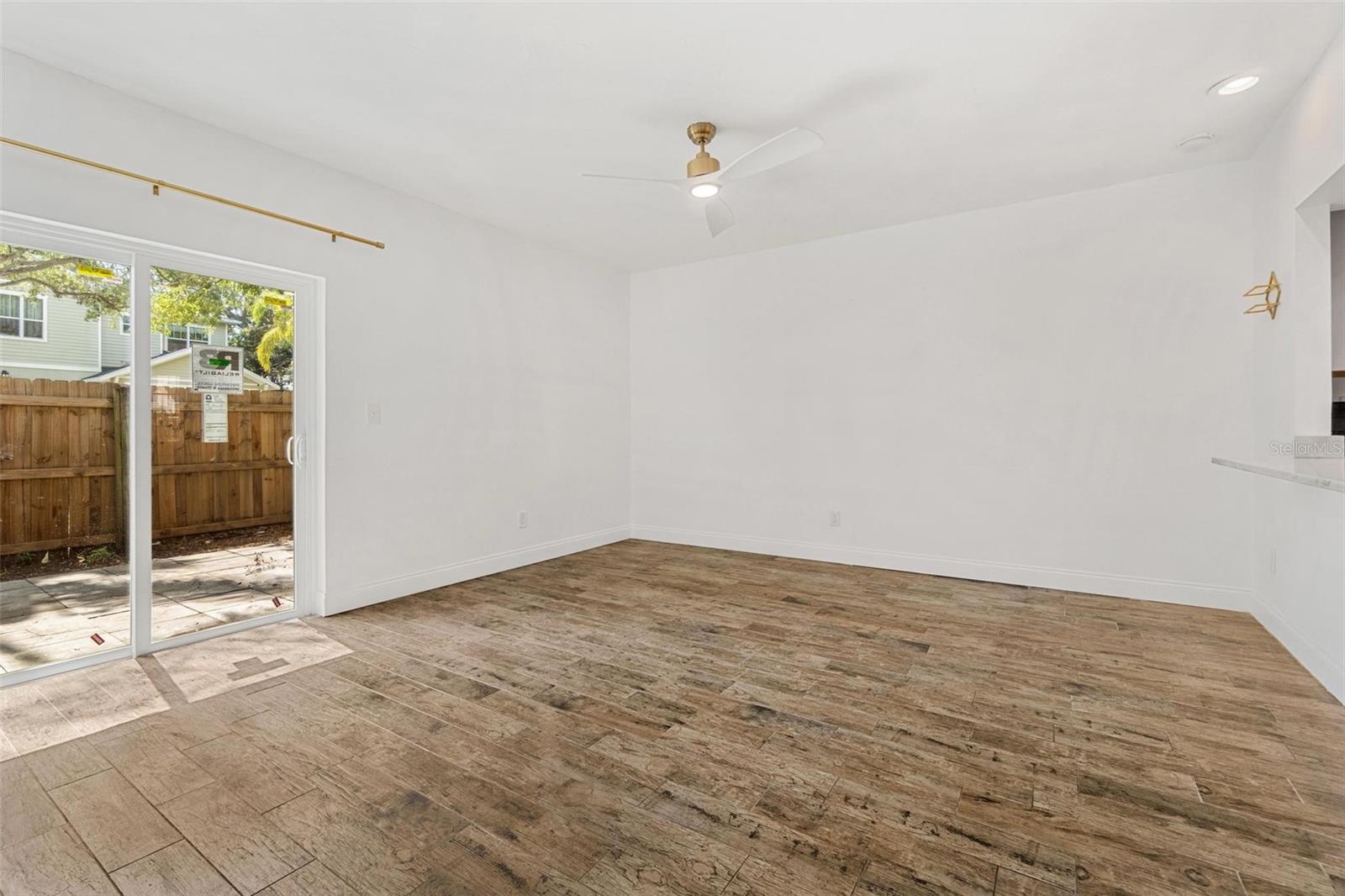 Listing photo id 9 for 409 Audubon Avenue 3