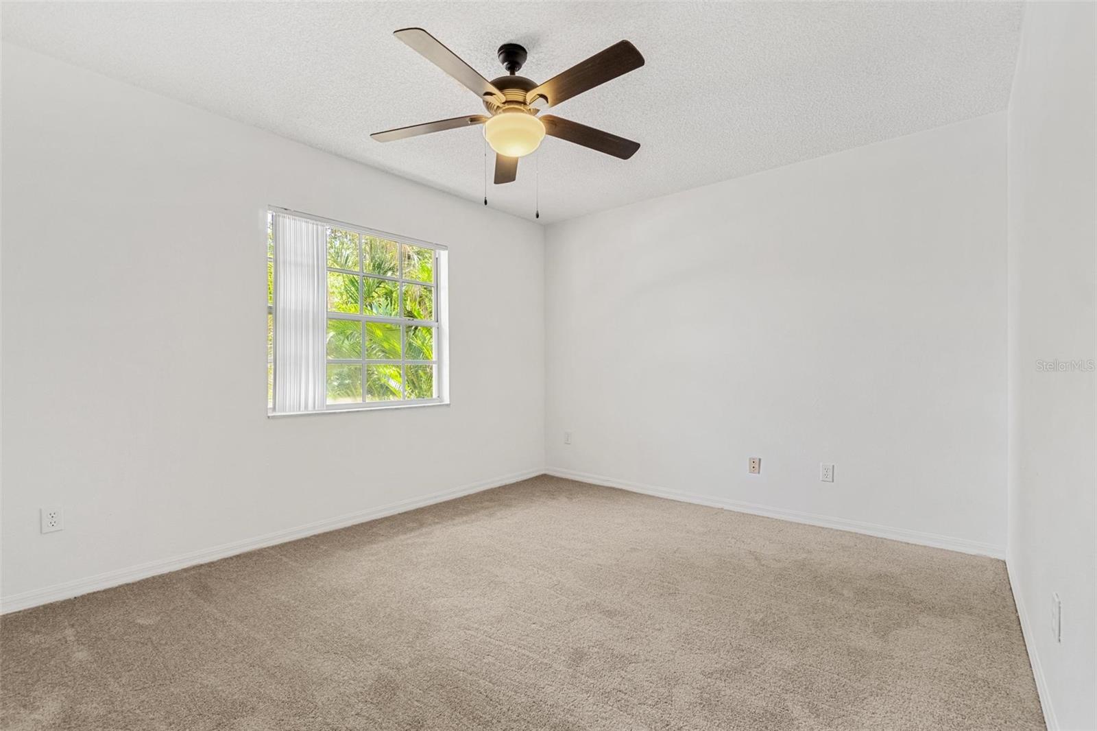 Listing photo id 14 for 409 Audubon Avenue 3