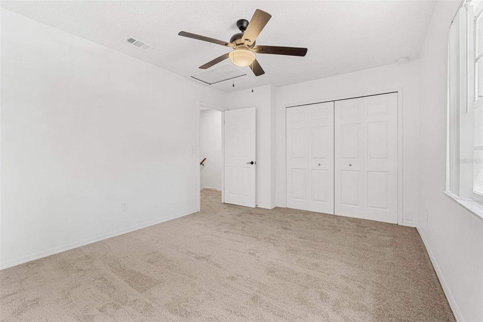 Listing photo id 15 for 409 Audubon Avenue 3