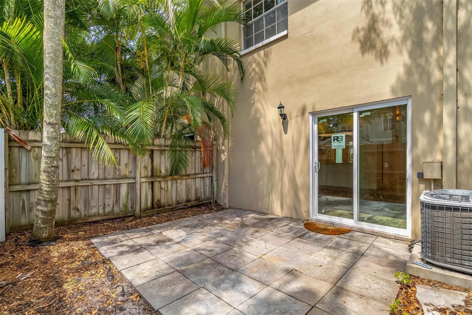 Listing photo id 17 for 409 Audubon Avenue 3