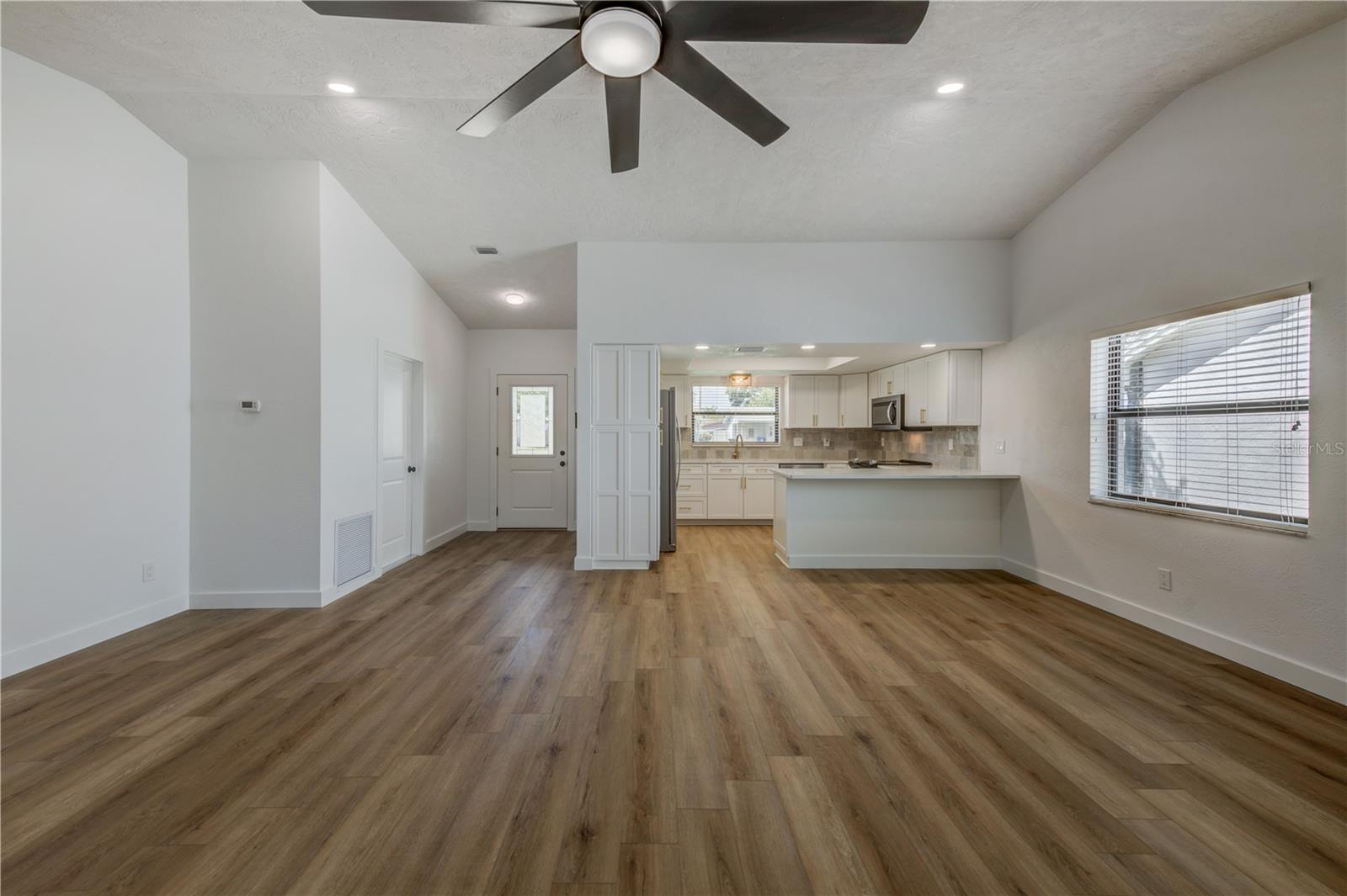Listing photo id 9 for 5435 20th Avenue N