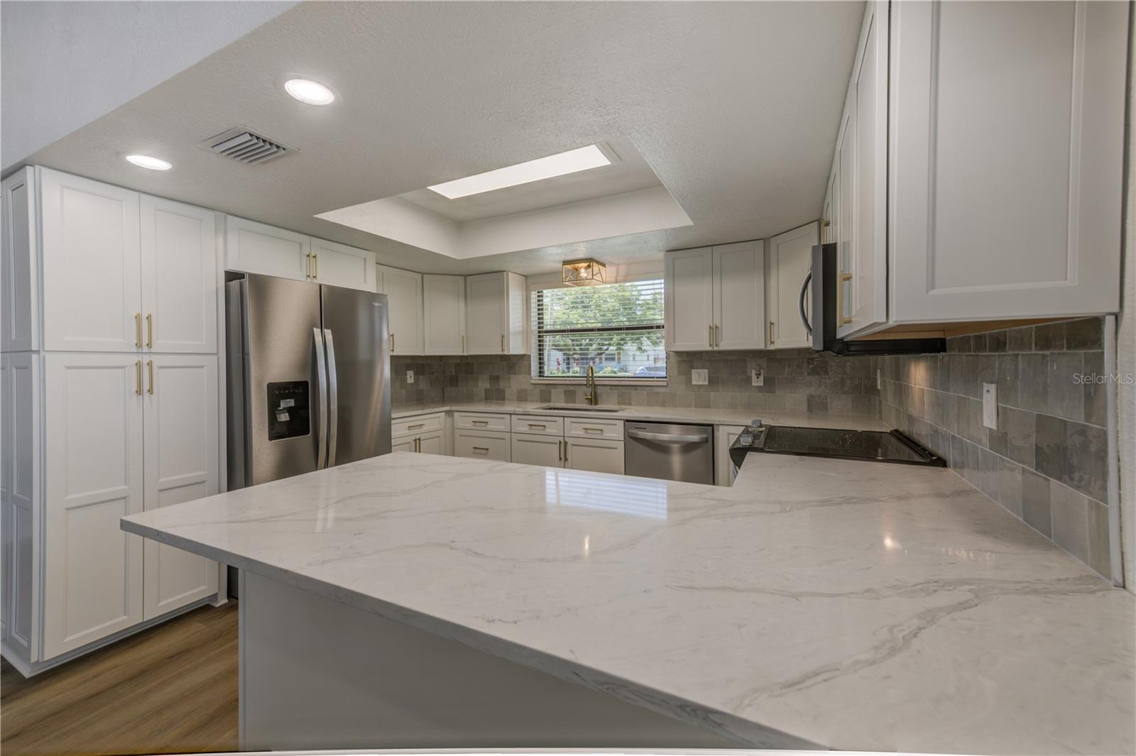 Listing photo id 13 for 5435 20th Avenue N