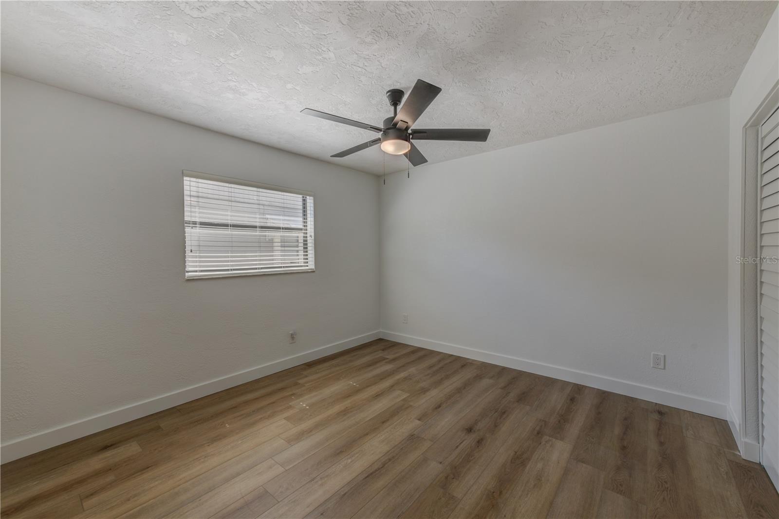 Listing photo id 16 for 5435 20th Avenue N