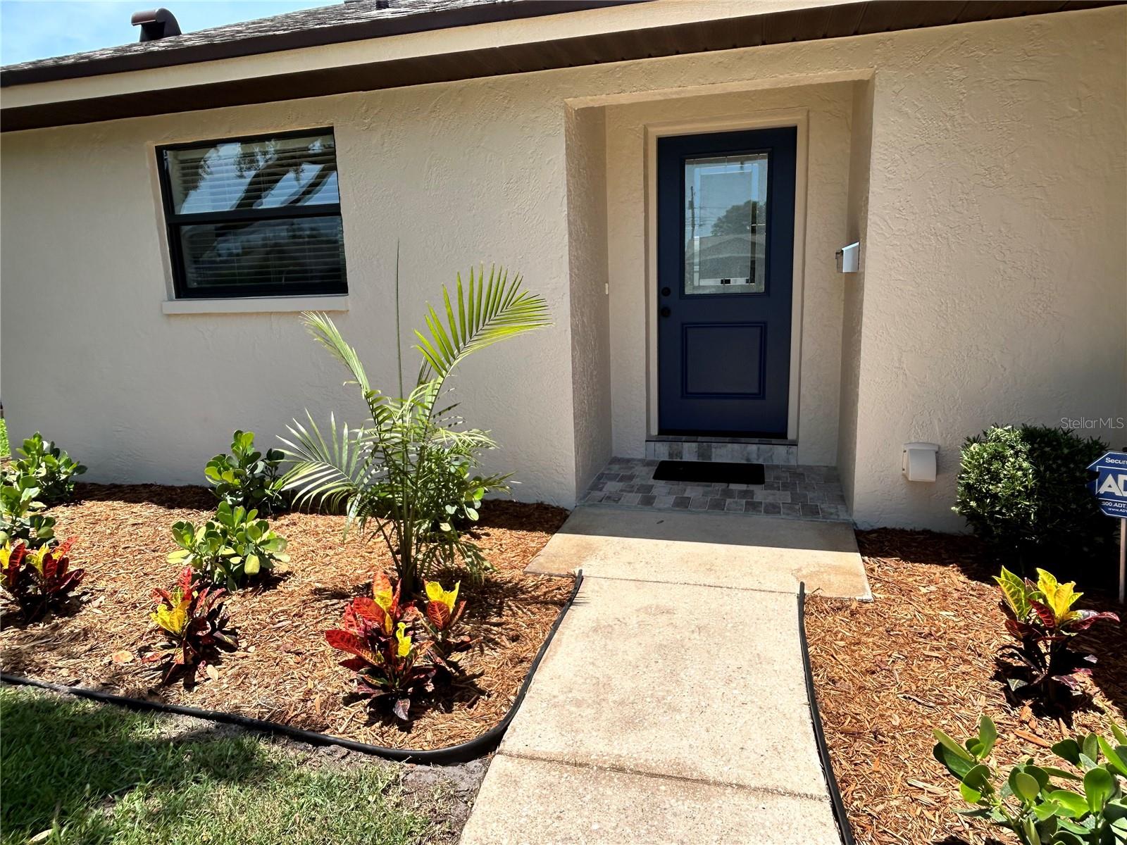 Listing photo id 0 for 5435 20th Avenue N