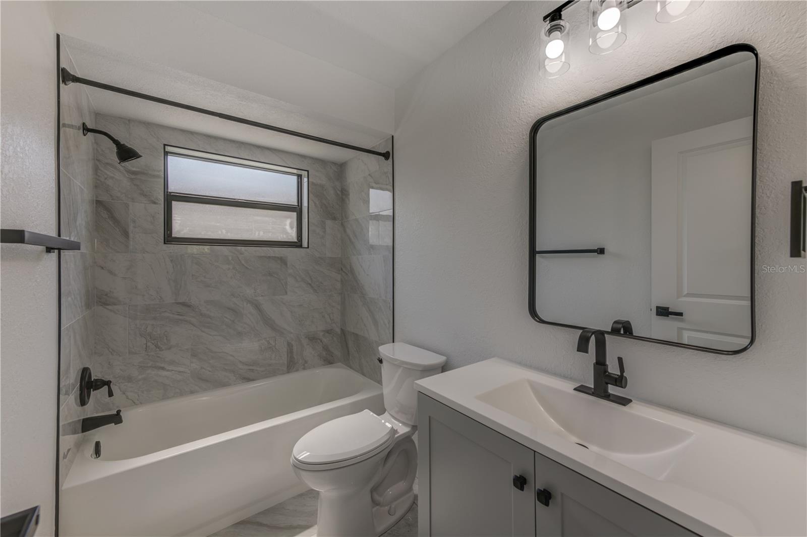 Listing photo id 18 for 5435 20th Avenue N
