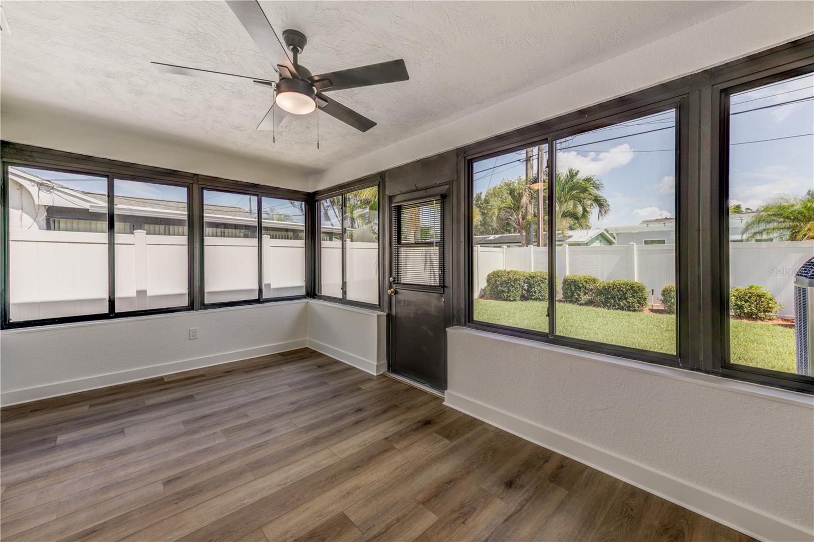 Listing photo id 26 for 5435 20th Avenue N