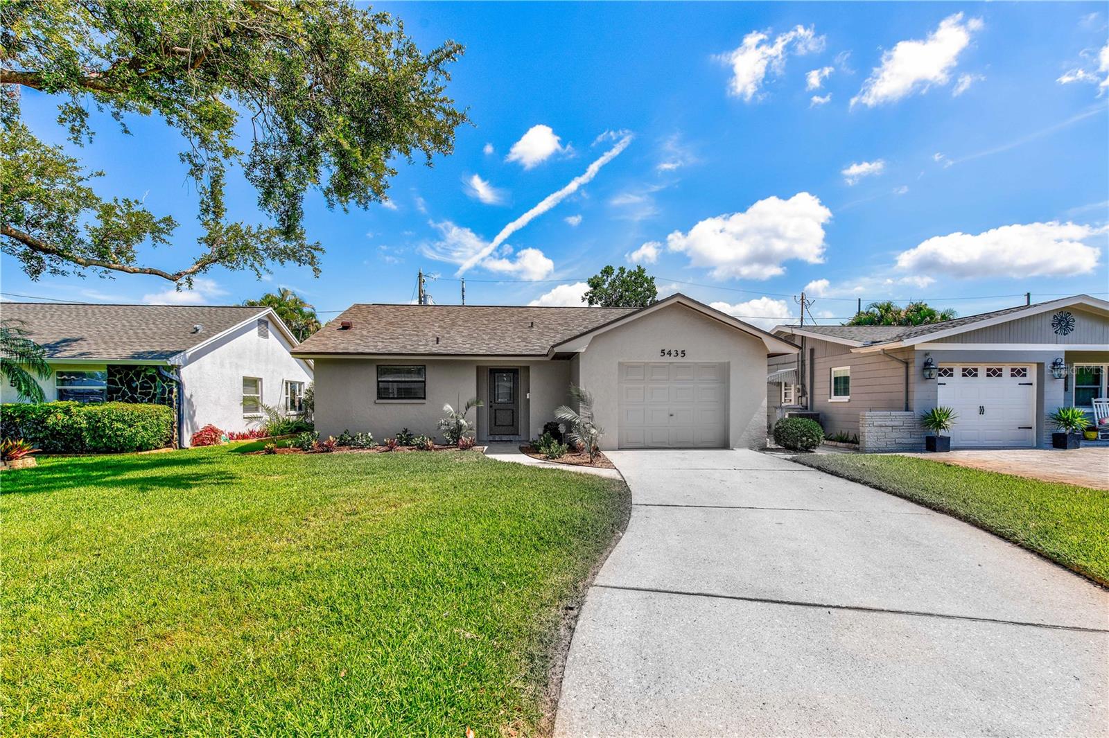 Listing photo id 1 for 5435 20th Avenue N