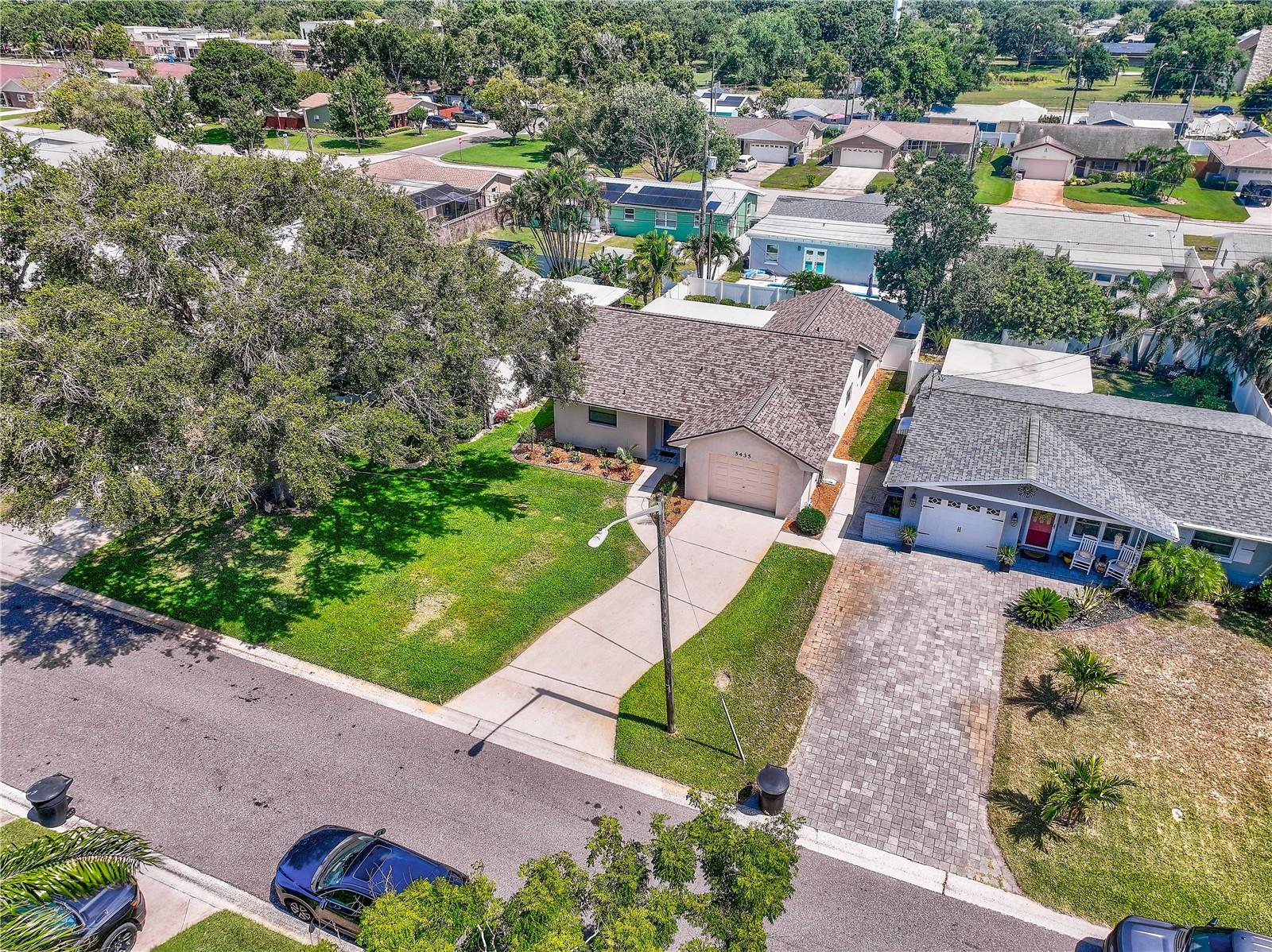 Listing photo id 32 for 5435 20th Avenue N