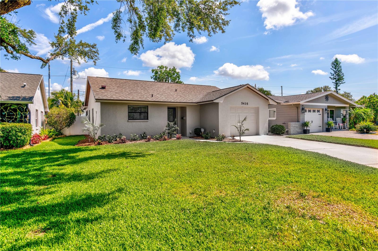 Listing photo id 2 for 5435 20th Avenue N