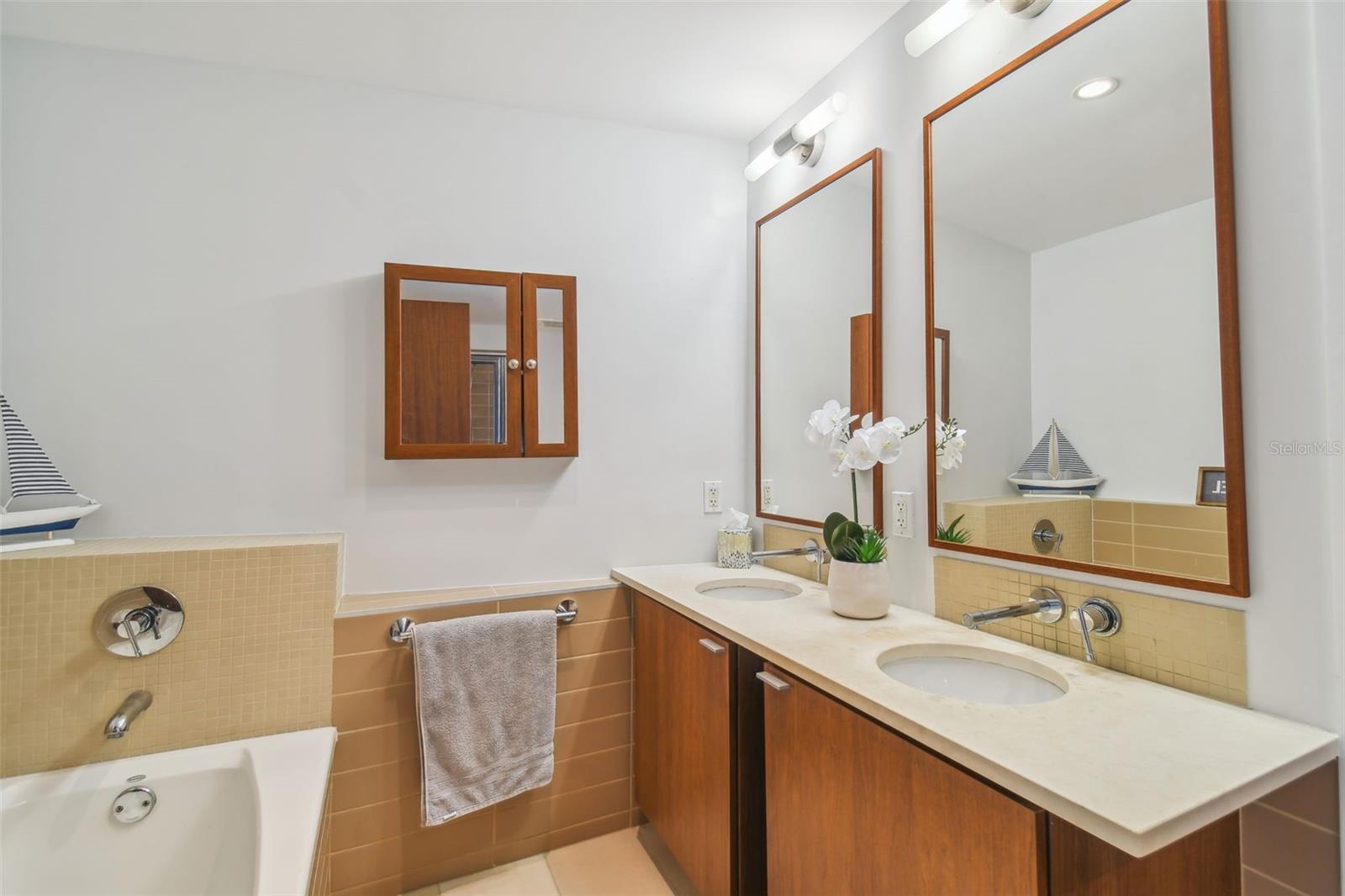 Image 16 of 17 For 912 Channelside Drive 2504