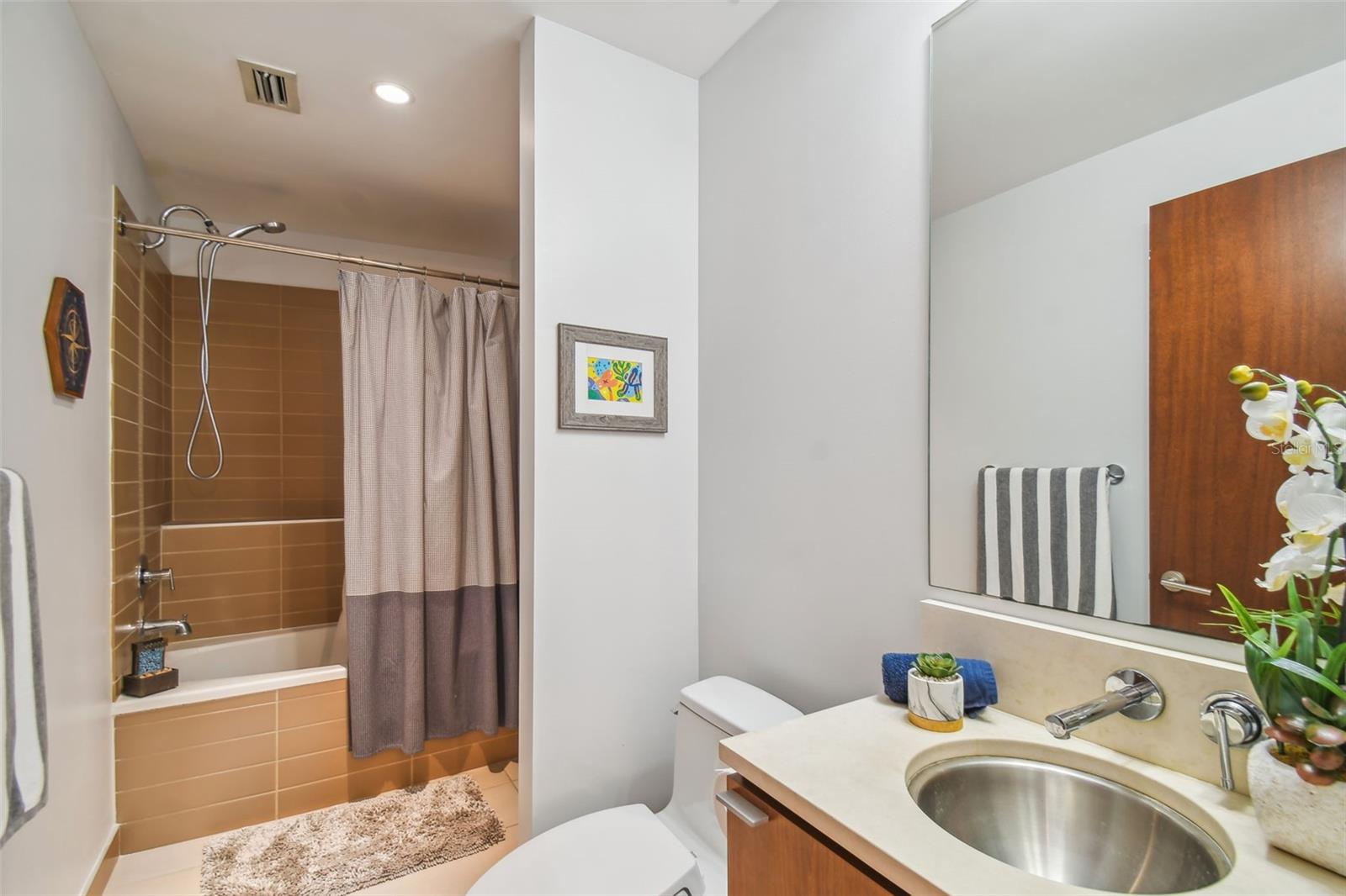 Image 7 of 17 For 912 Channelside Drive 2504