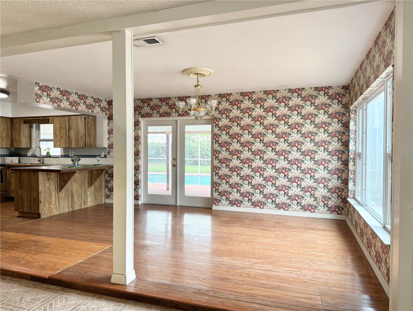 Image 15 of 41 For 2523 Krueger Lane
