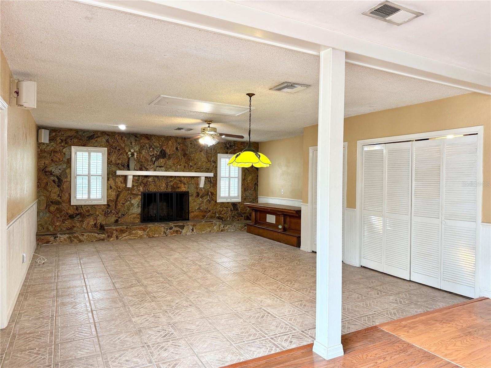 Image 16 of 41 For 2523 Krueger Lane