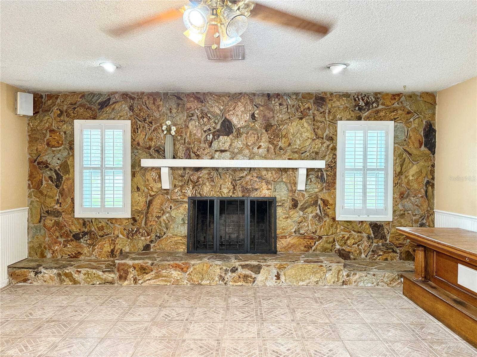 Image 18 of 41 For 2523 Krueger Lane