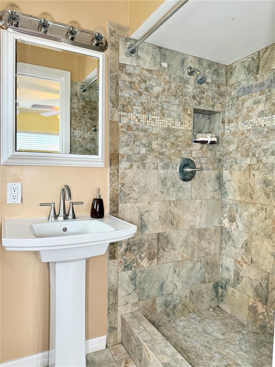 Image 21 of 41 For 2523 Krueger Lane