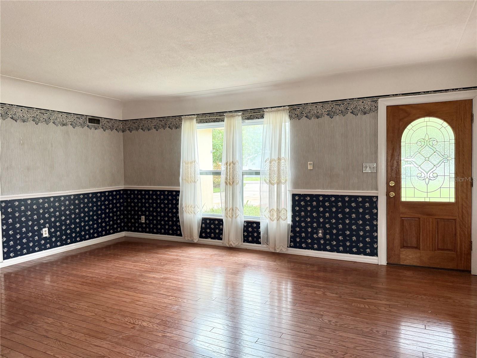 Image 6 of 41 For 2523 Krueger Lane