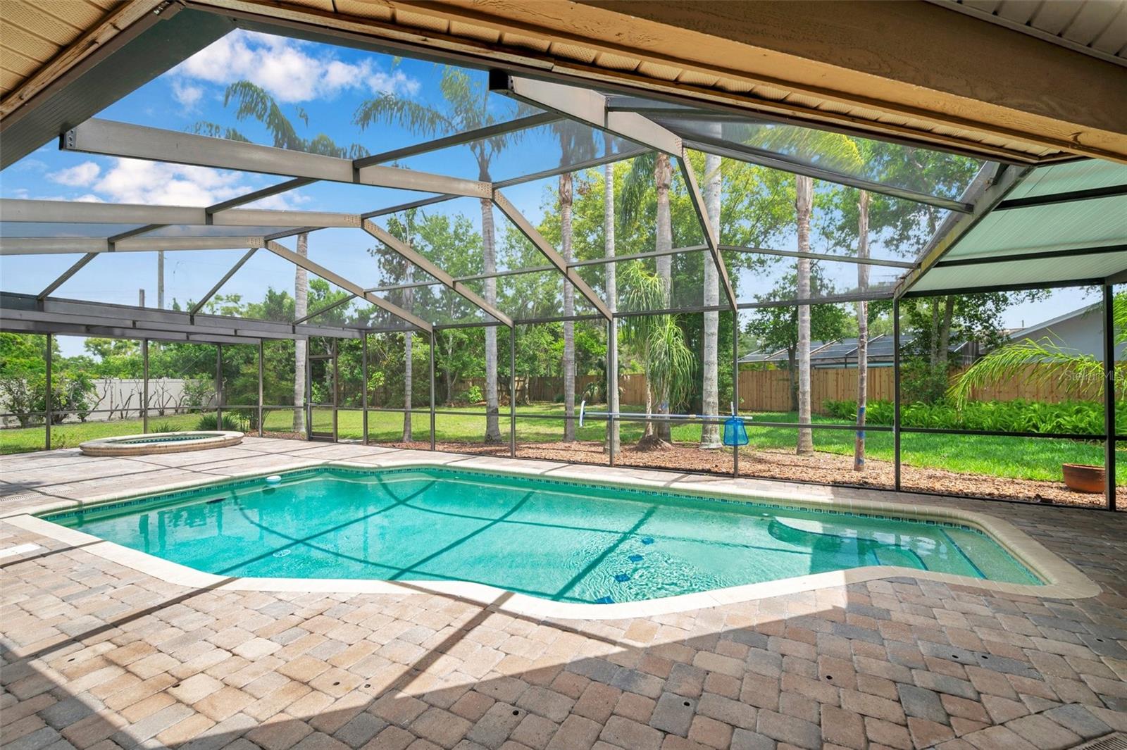 Listing photo id 11 for 1695 Cinnamon Lane