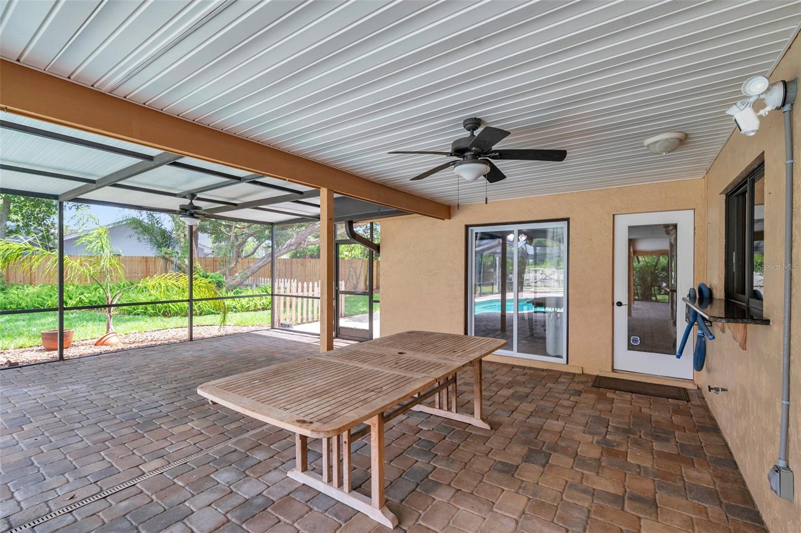 Listing photo id 12 for 1695 Cinnamon Lane