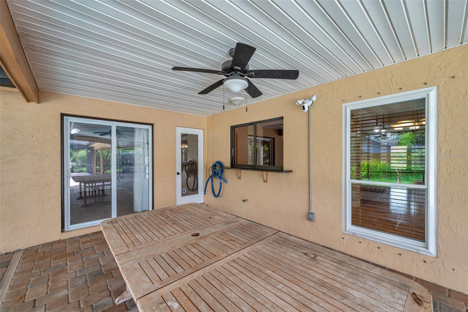 Listing photo id 13 for 1695 Cinnamon Lane