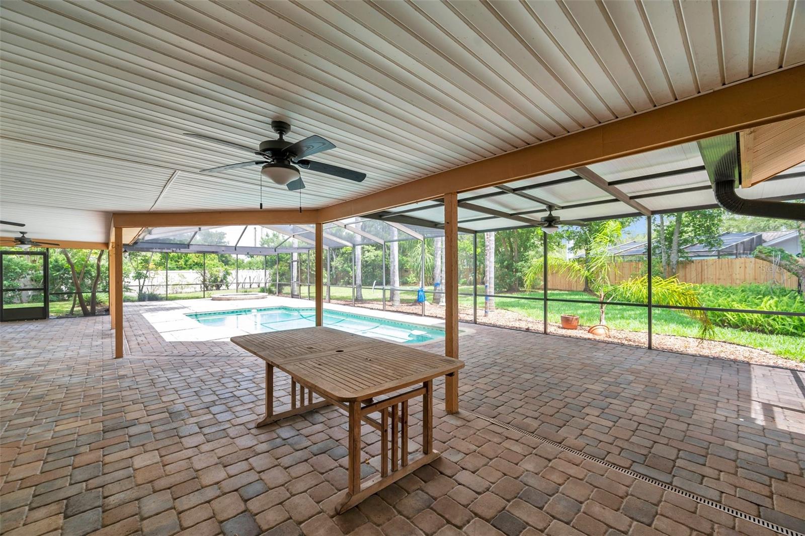 Listing photo id 14 for 1695 Cinnamon Lane