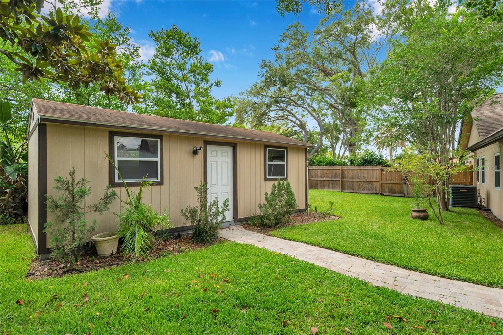 Listing photo id 16 for 1695 Cinnamon Lane