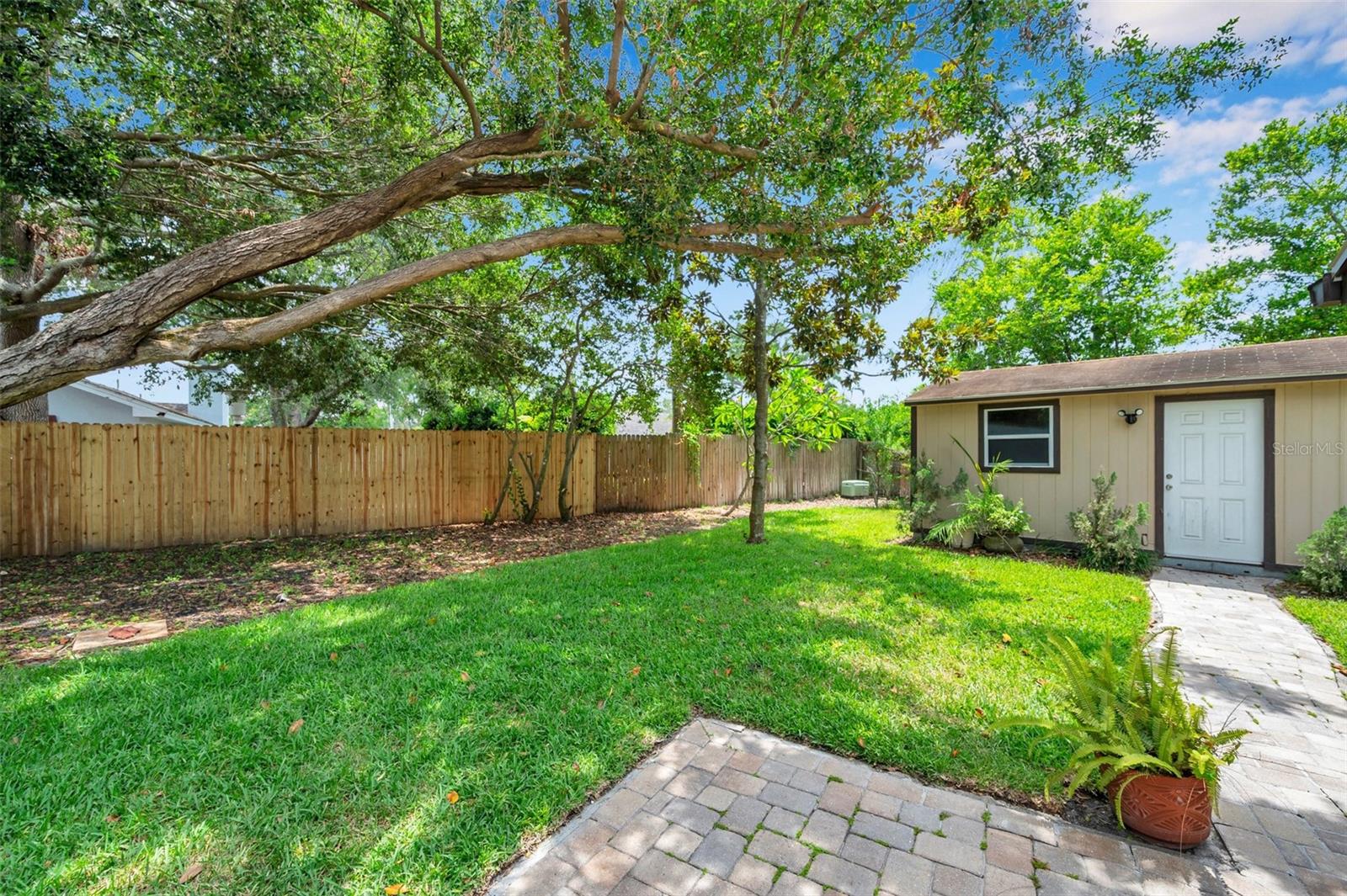 Listing photo id 17 for 1695 Cinnamon Lane