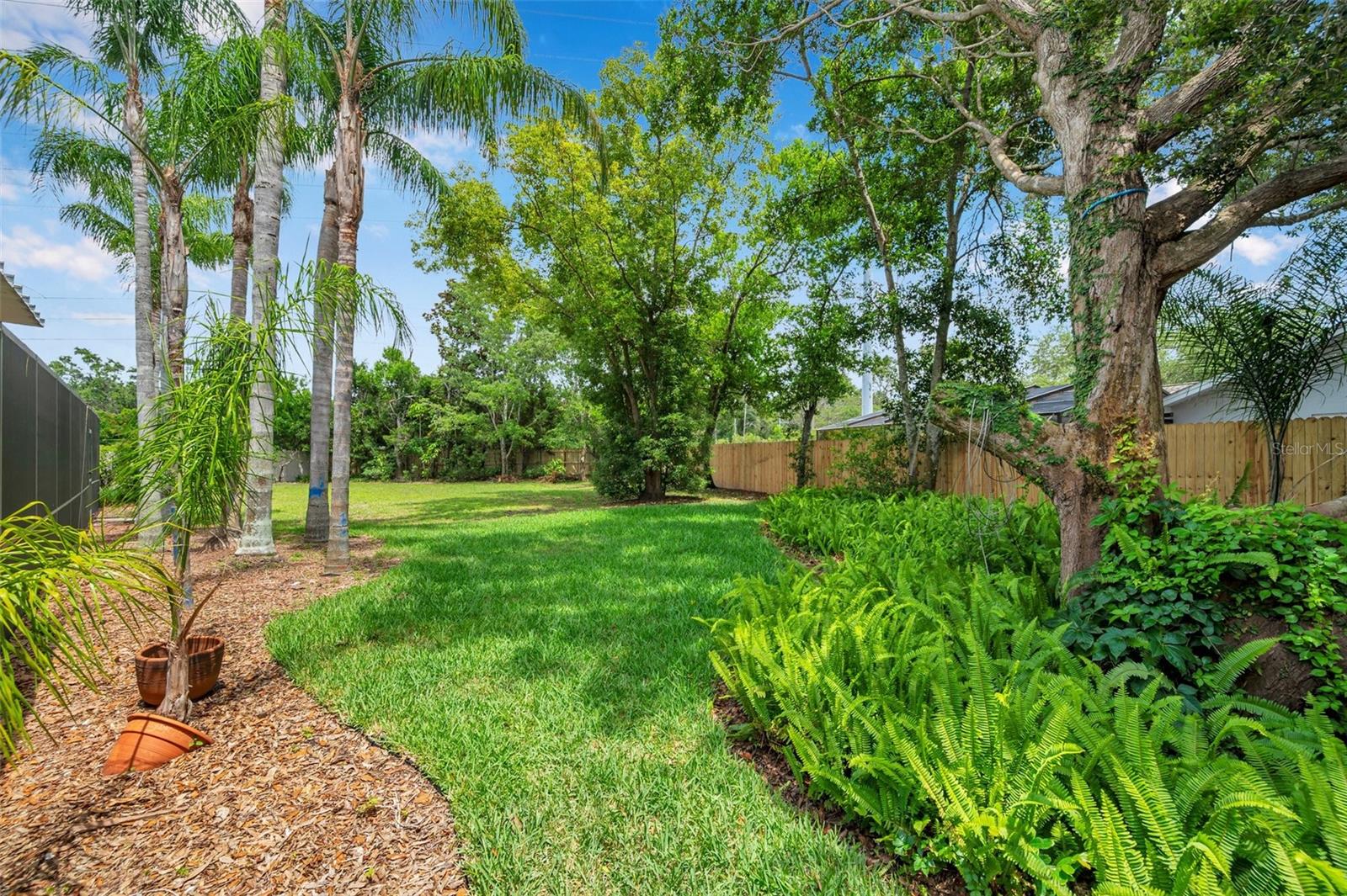Listing photo id 18 for 1695 Cinnamon Lane