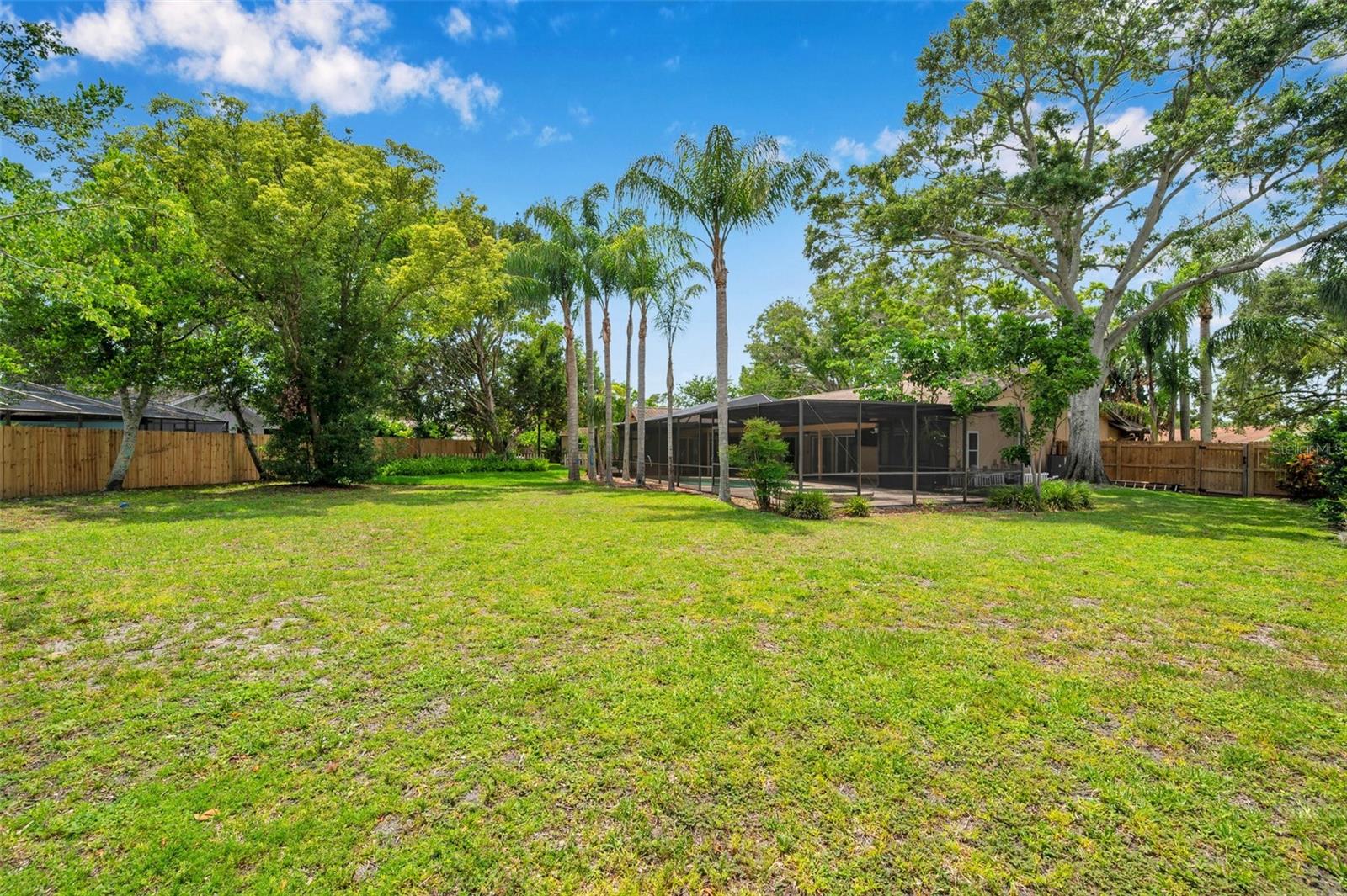 Listing photo id 21 for 1695 Cinnamon Lane