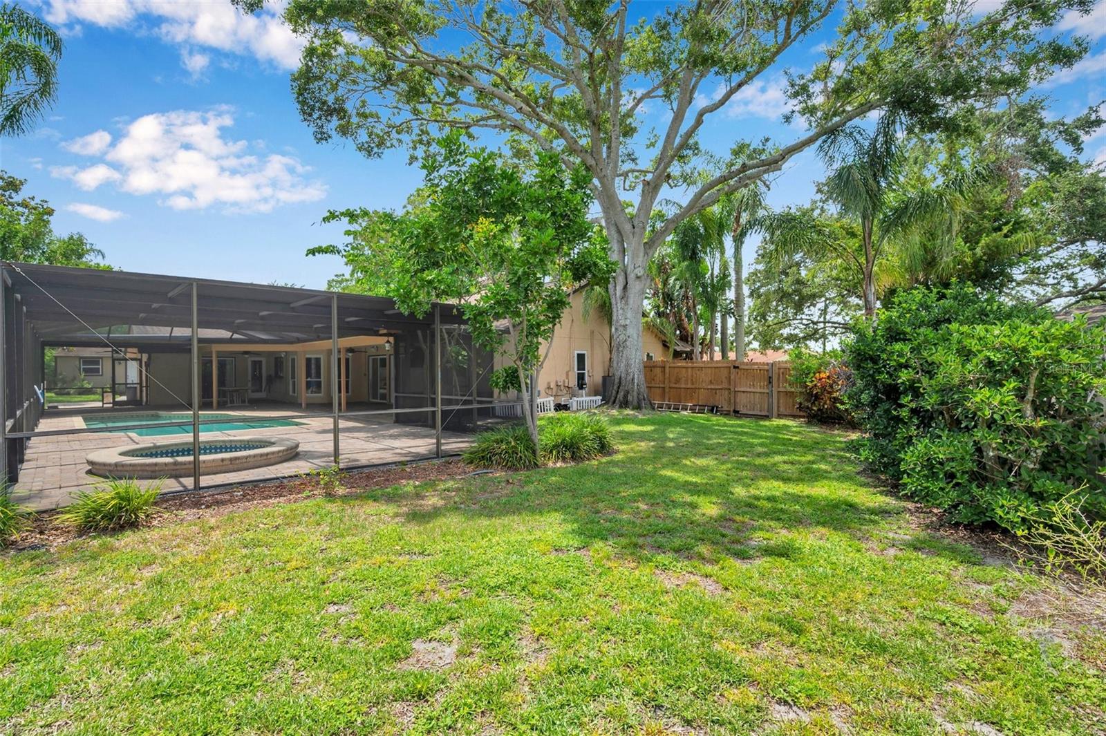 Listing photo id 23 for 1695 Cinnamon Lane