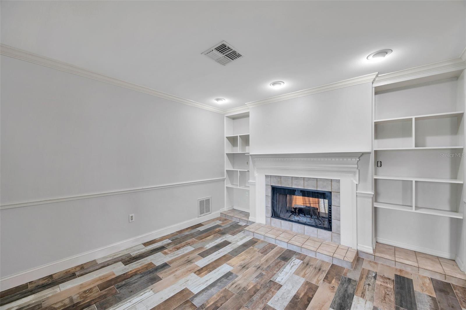 Listing photo id 27 for 1695 Cinnamon Lane