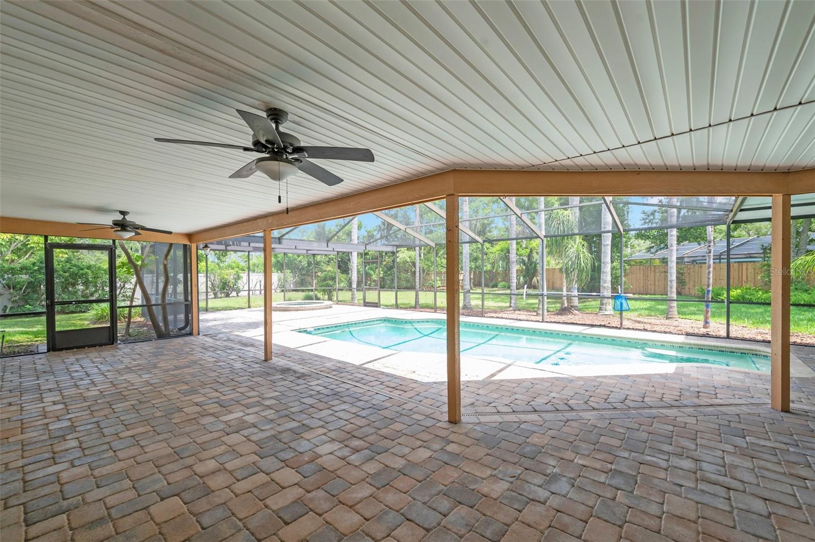 Listing photo id 1 for 1695 Cinnamon Lane