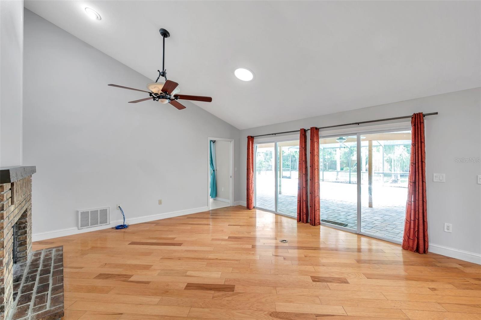 Listing photo id 31 for 1695 Cinnamon Lane