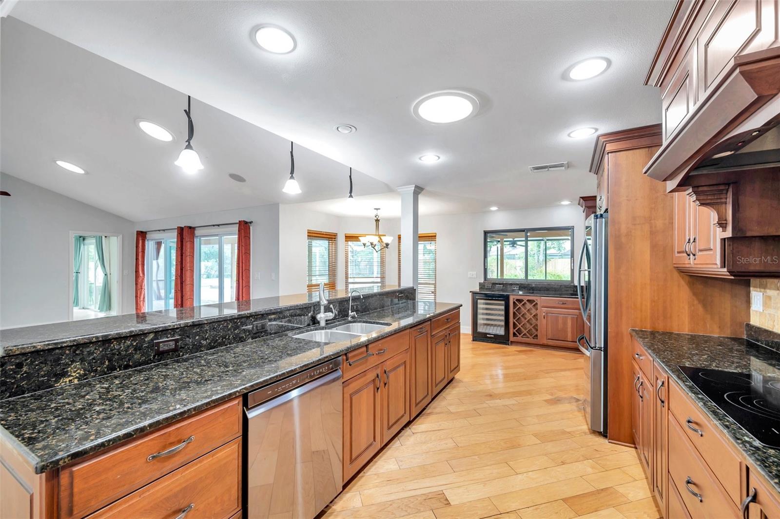 Listing photo id 36 for 1695 Cinnamon Lane
