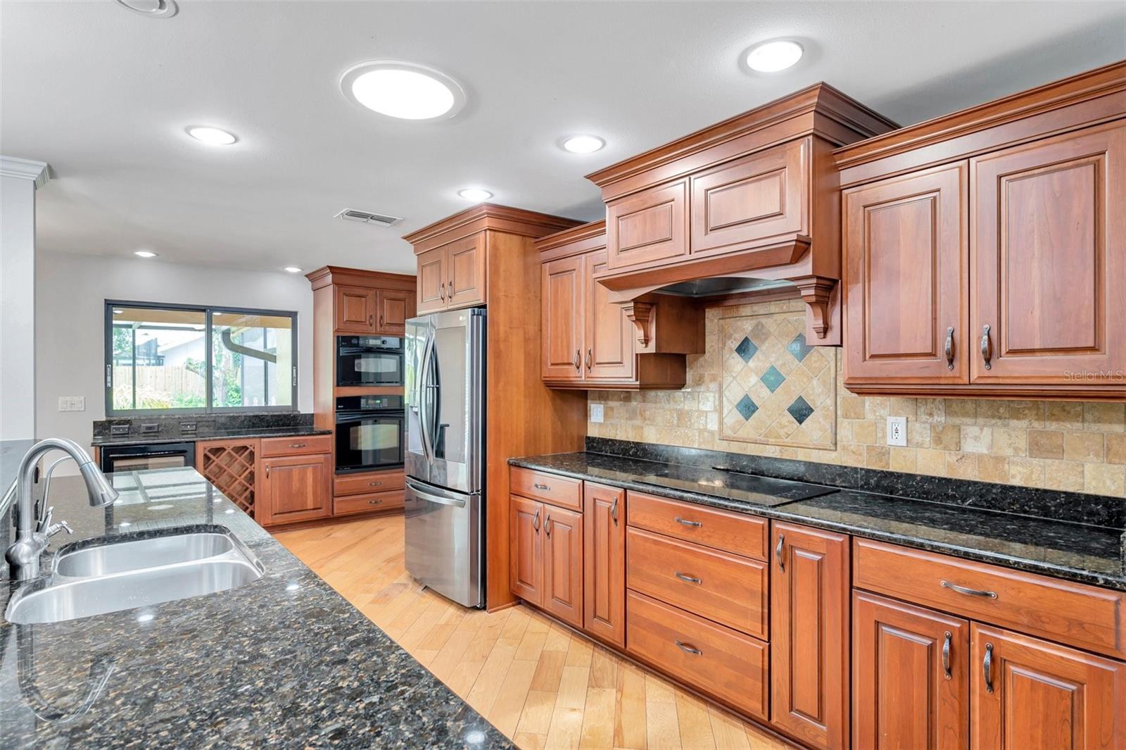 Listing photo id 37 for 1695 Cinnamon Lane