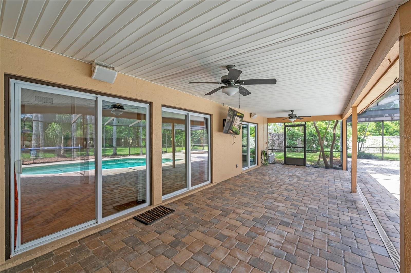 Listing photo id 2 for 1695 Cinnamon Lane
