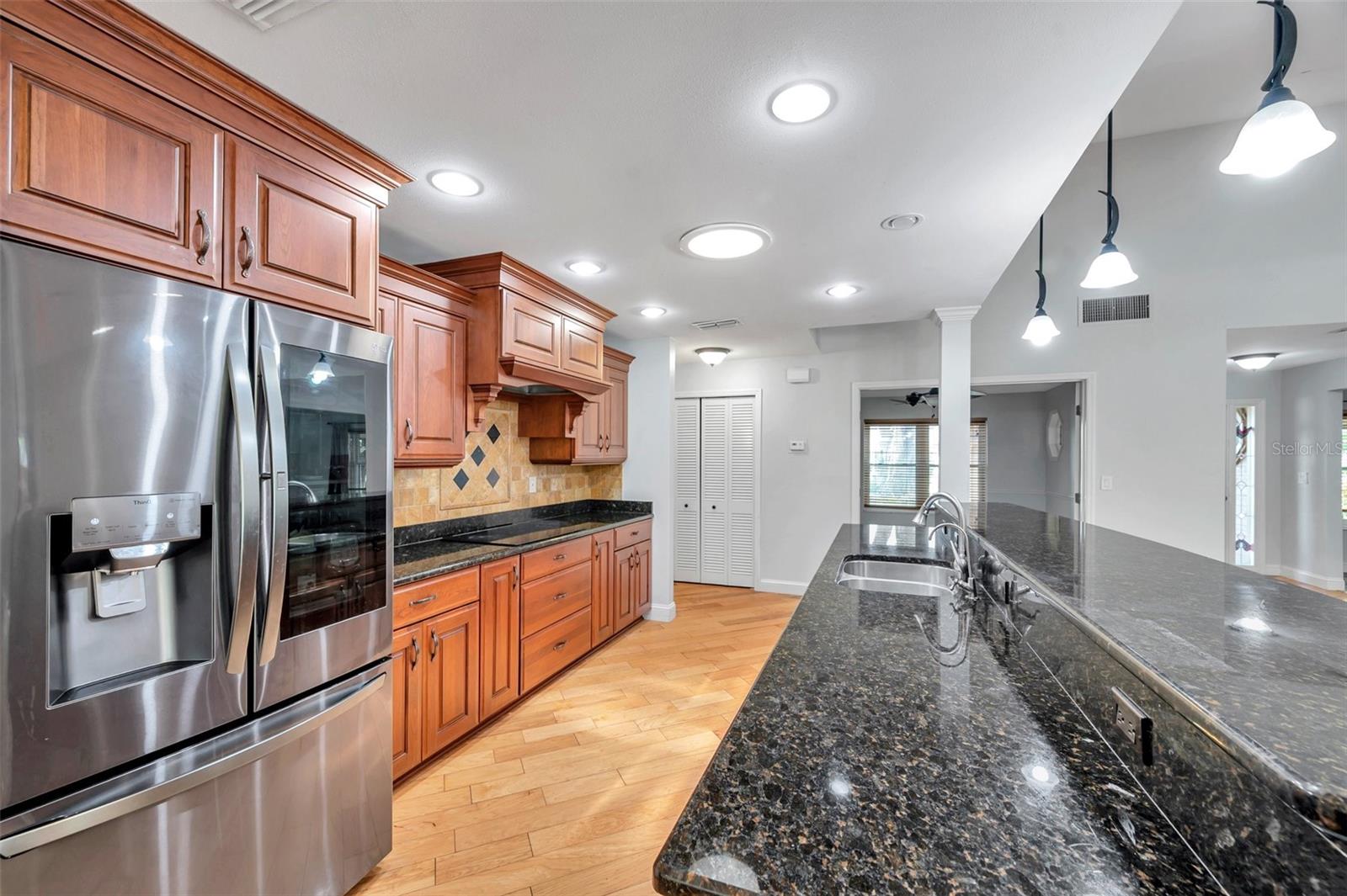 Listing photo id 38 for 1695 Cinnamon Lane