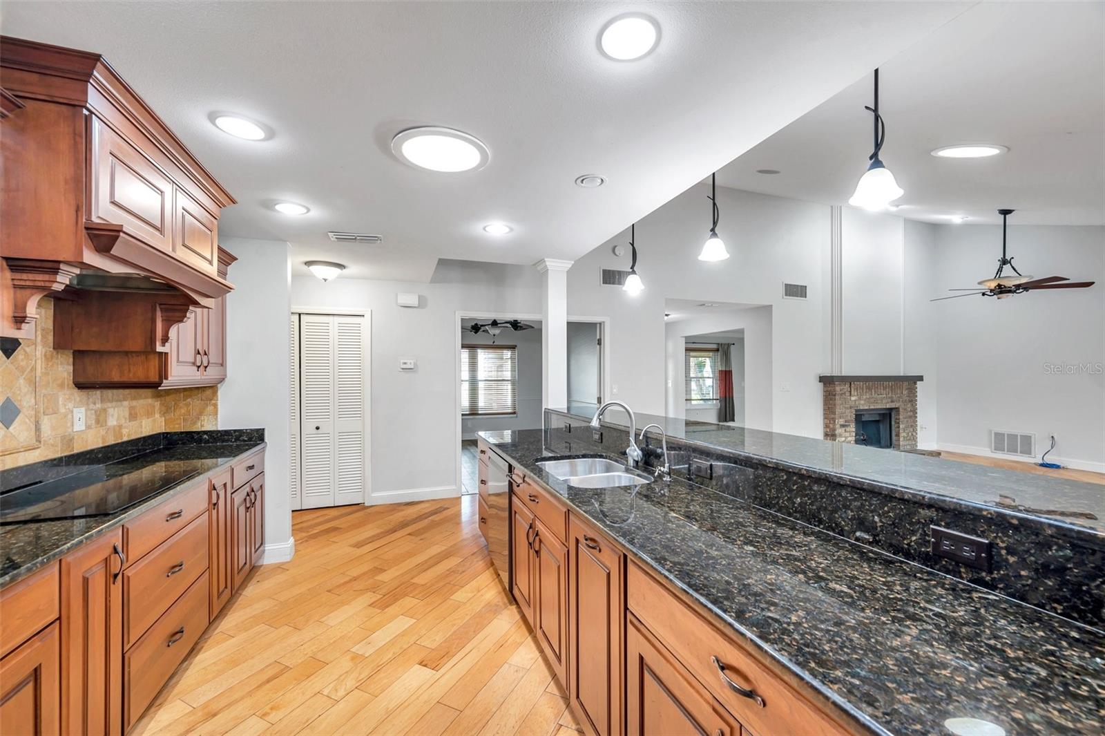 Listing photo id 39 for 1695 Cinnamon Lane
