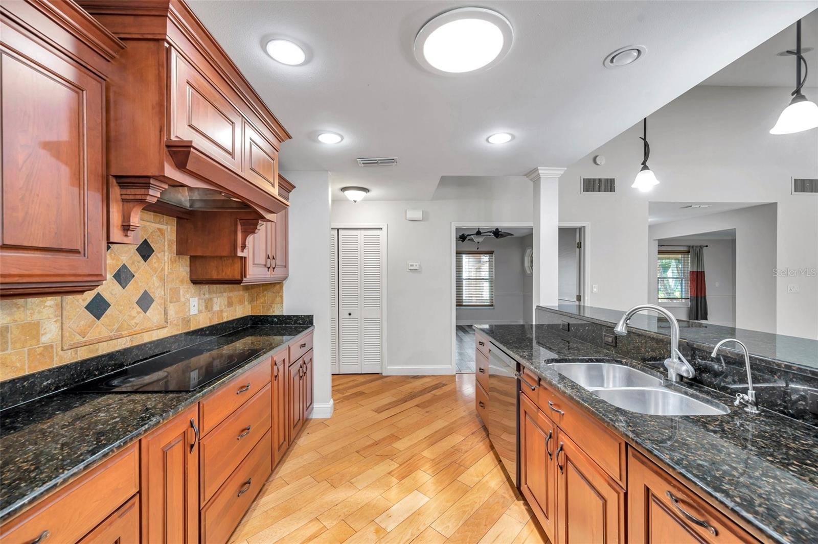 Listing photo id 40 for 1695 Cinnamon Lane