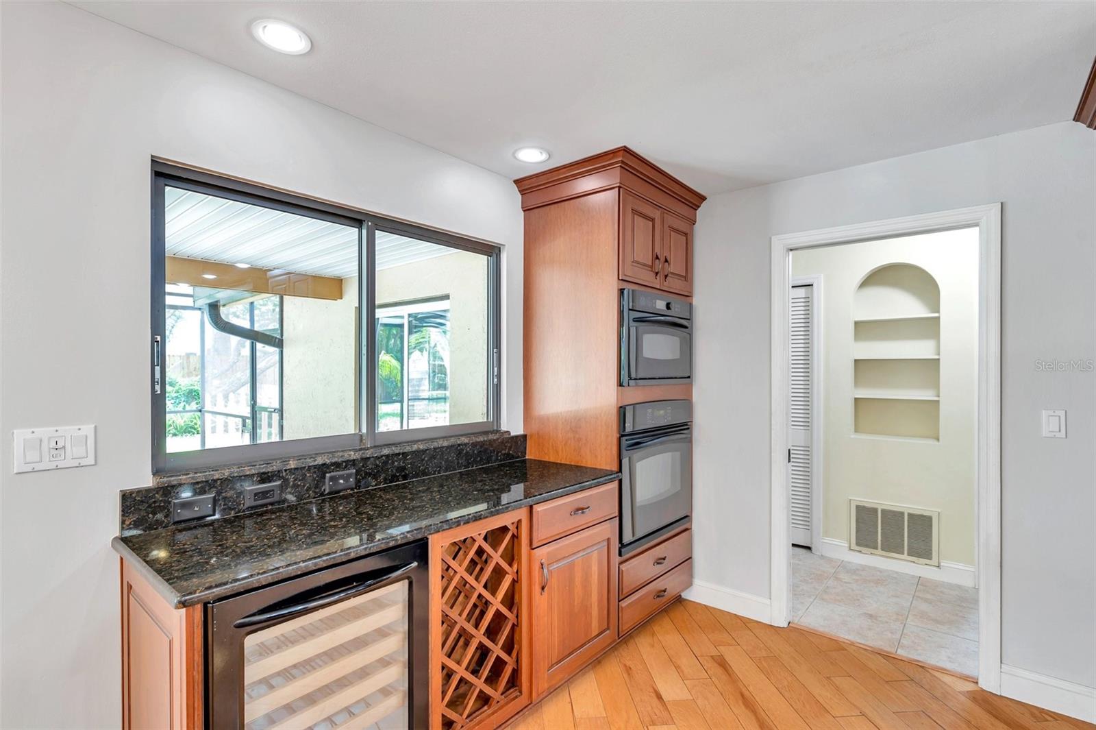 Listing photo id 41 for 1695 Cinnamon Lane