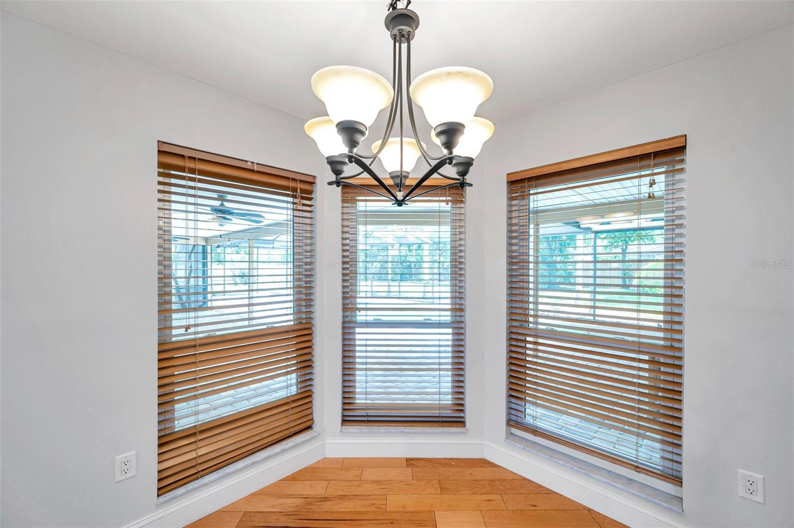 Listing photo id 42 for 1695 Cinnamon Lane