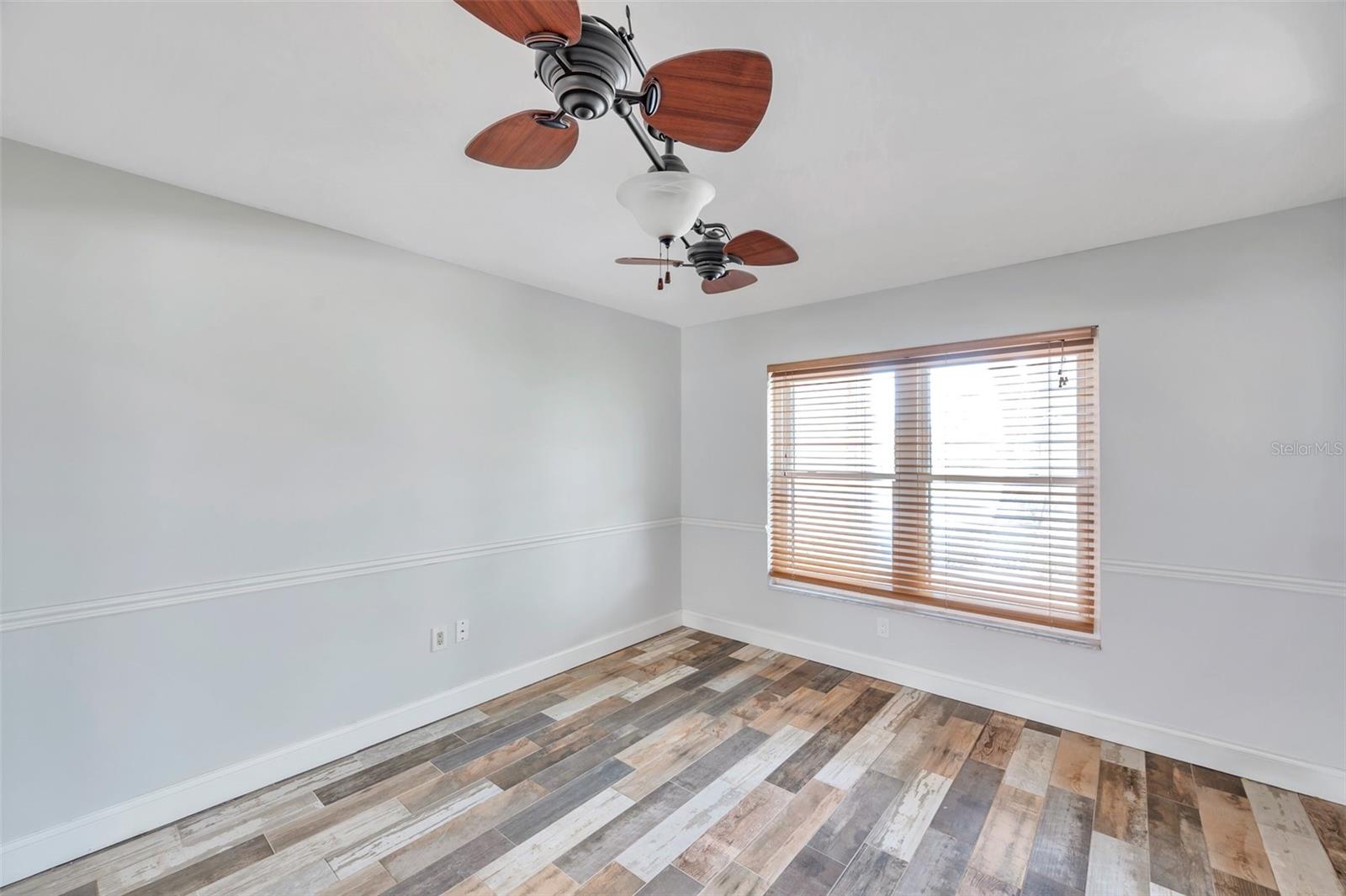 Listing photo id 45 for 1695 Cinnamon Lane
