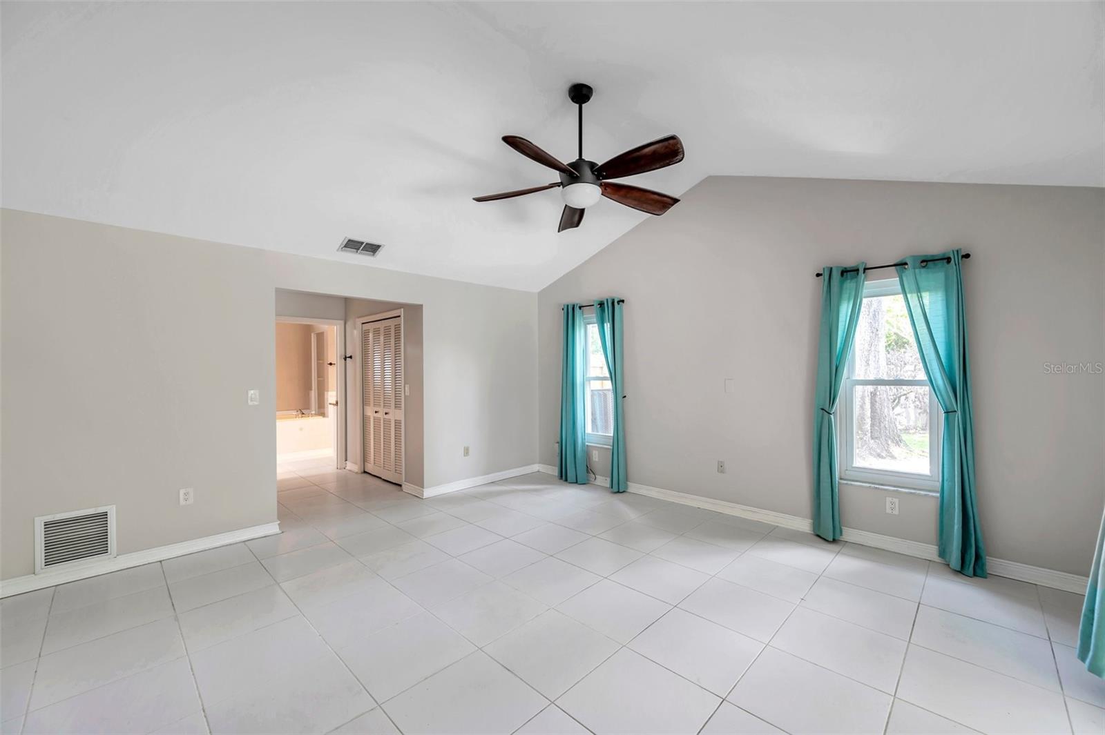 Listing photo id 51 for 1695 Cinnamon Lane