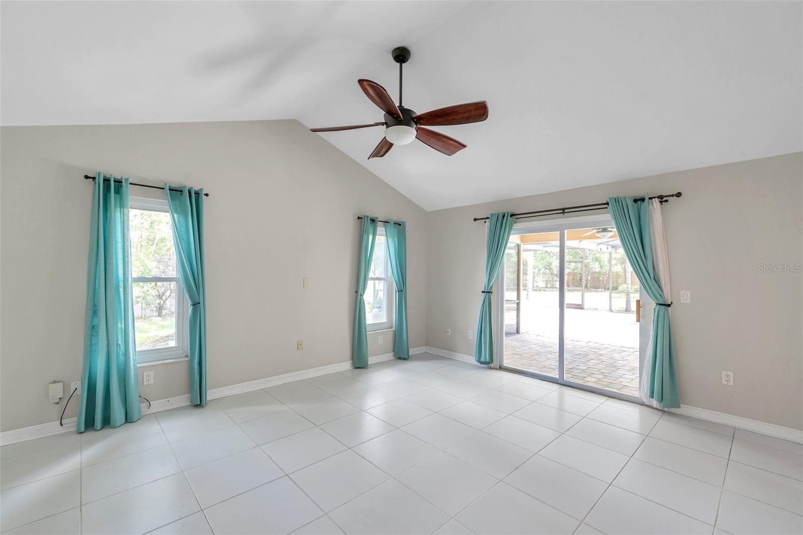 Listing photo id 52 for 1695 Cinnamon Lane