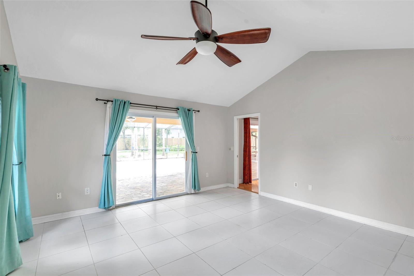 Listing photo id 53 for 1695 Cinnamon Lane
